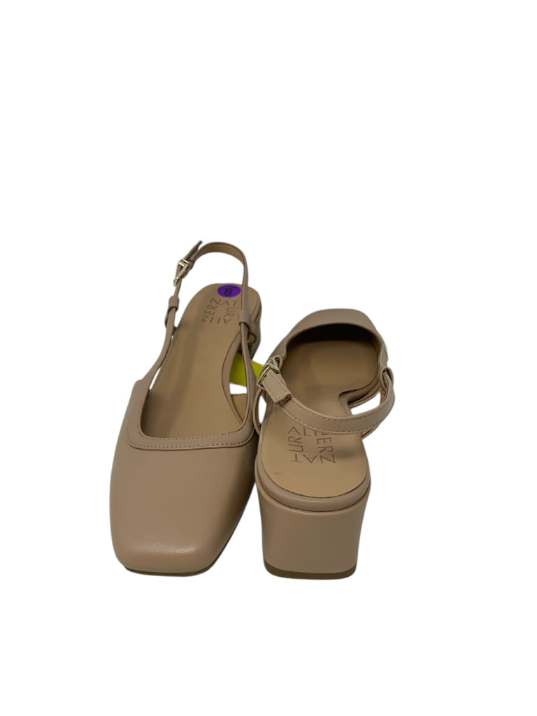 NATURALIZER  8 HEEL W