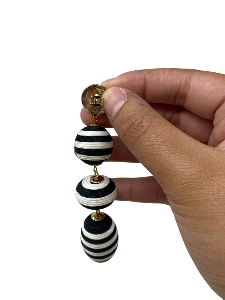 Size PIERCED EARRINGS
