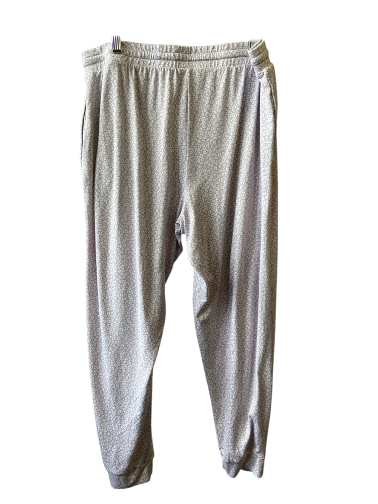 RAE DUNN Size large LOUNGE W