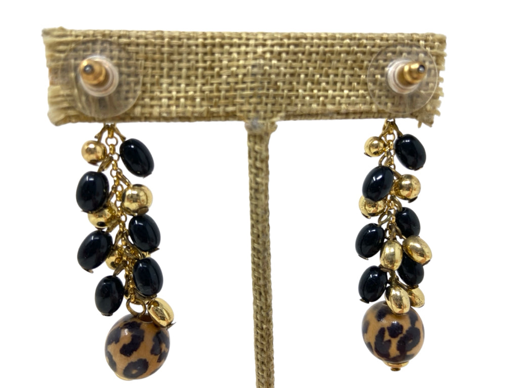 Size PIERCED EARRINGS
