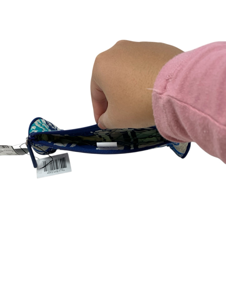 VERA BRADLEY  small CASE