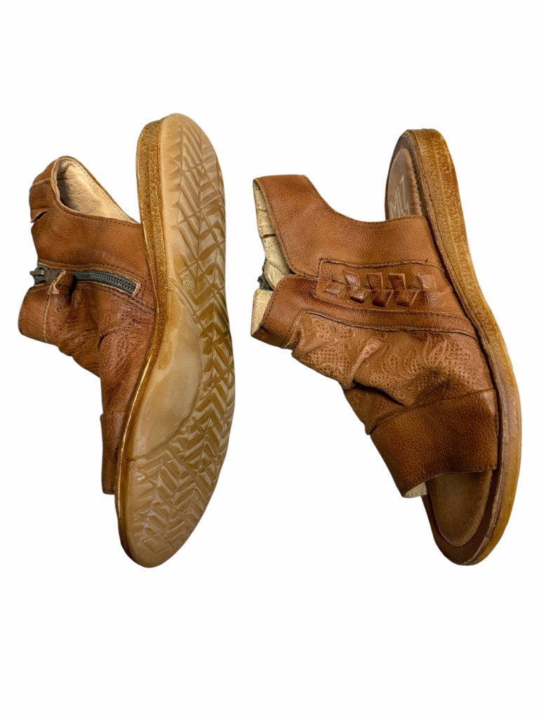 MIZ MOOZ Size 7.5 SANDALS W