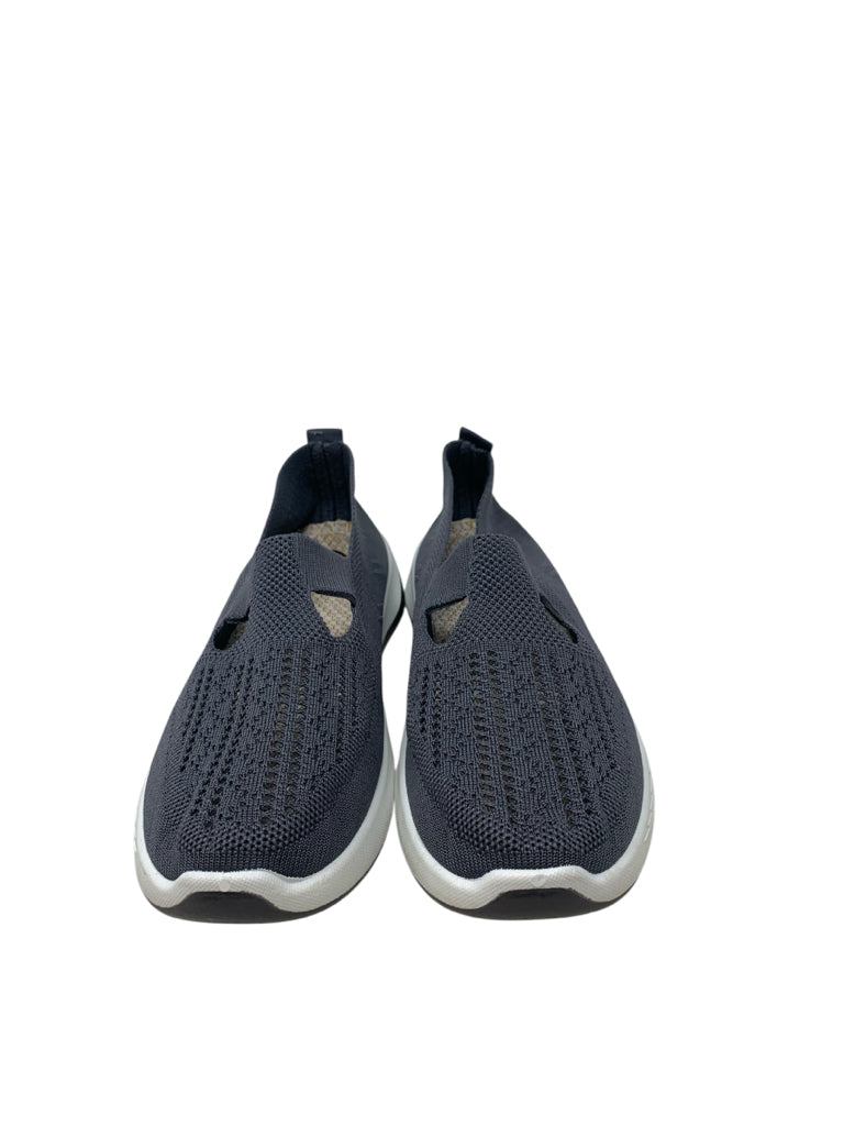 10 SHOES W