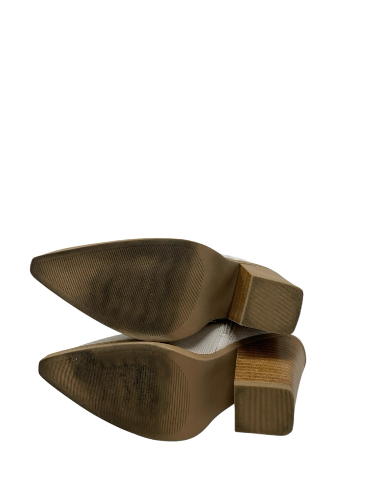 STEVE MADDEN  7.5 BOOT W