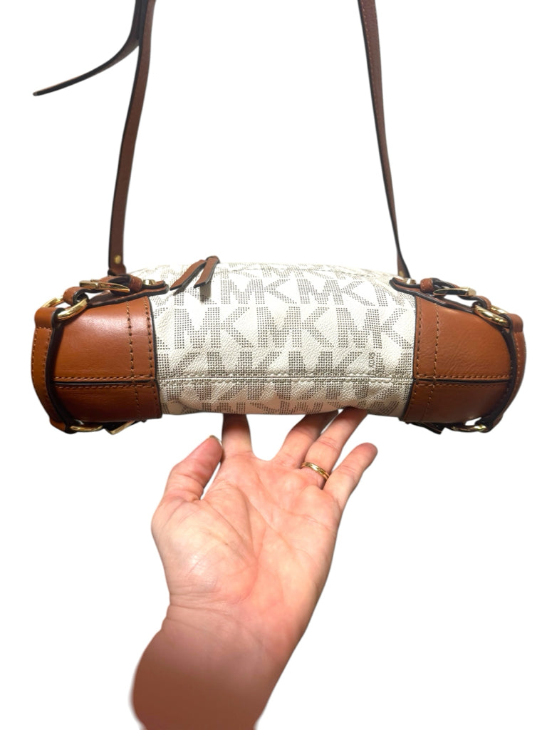 MICHAEL KORS Size medium PURSE W