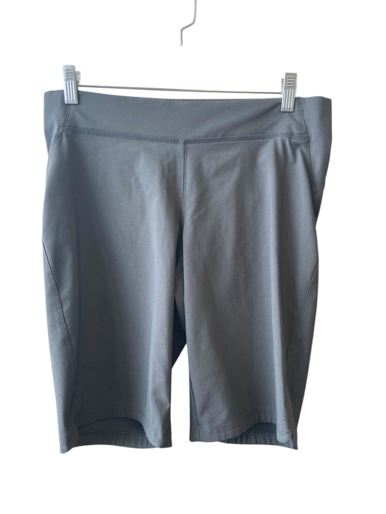 COLUMBIA Size medium SHORT W