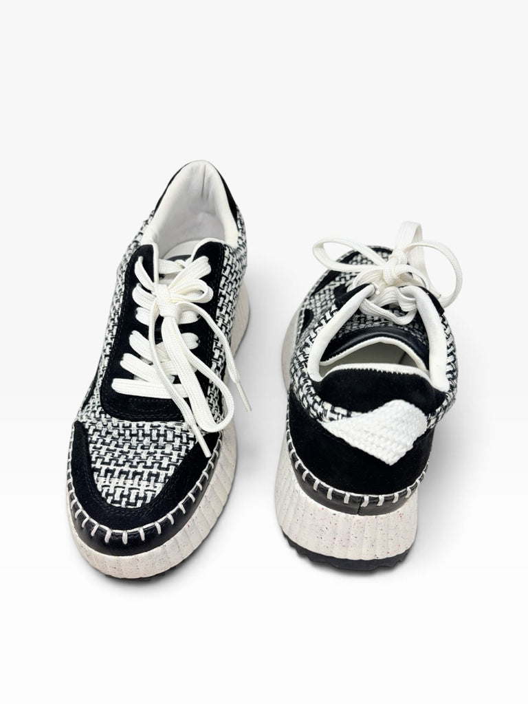 UNIVERSAL THREADS Size 8 SNEAKERS W