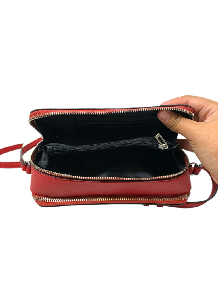 GUESS  small CROSSBODY W