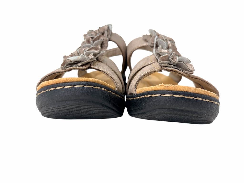 CLARKS Size 9 SANDALS W
