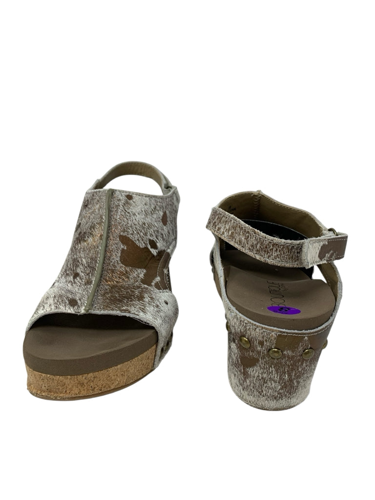 BOUTIQUE BY CORKY'S  8 WEDGE W