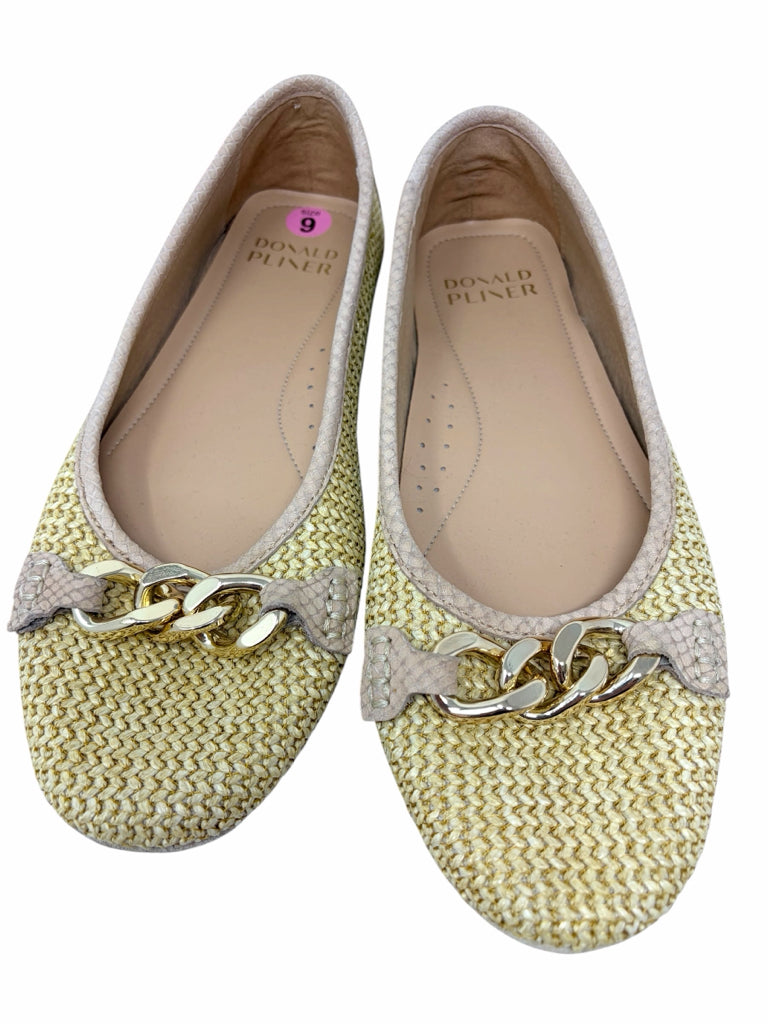 DONALD J PLINER Size 9 FLAT W