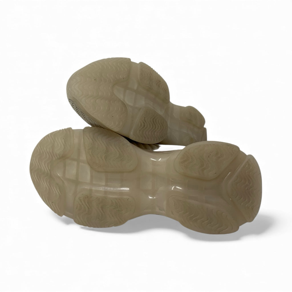 CUSHIONAIRE  9.5 SNEAKERS W