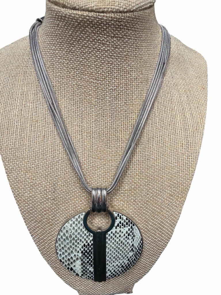 CHICO'S Size OSFM NECKLACE W