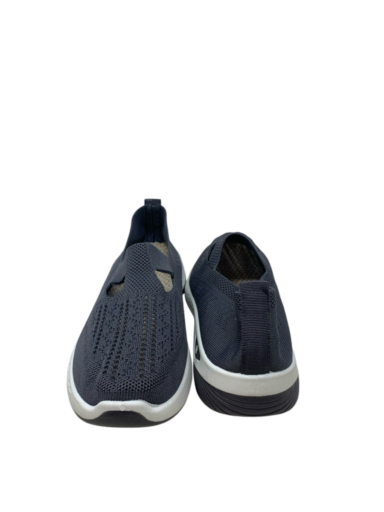 10 SHOES W