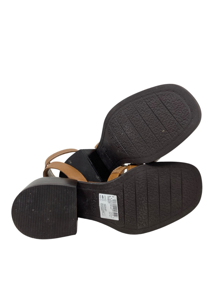 CLARKS Size 7 HEEL W