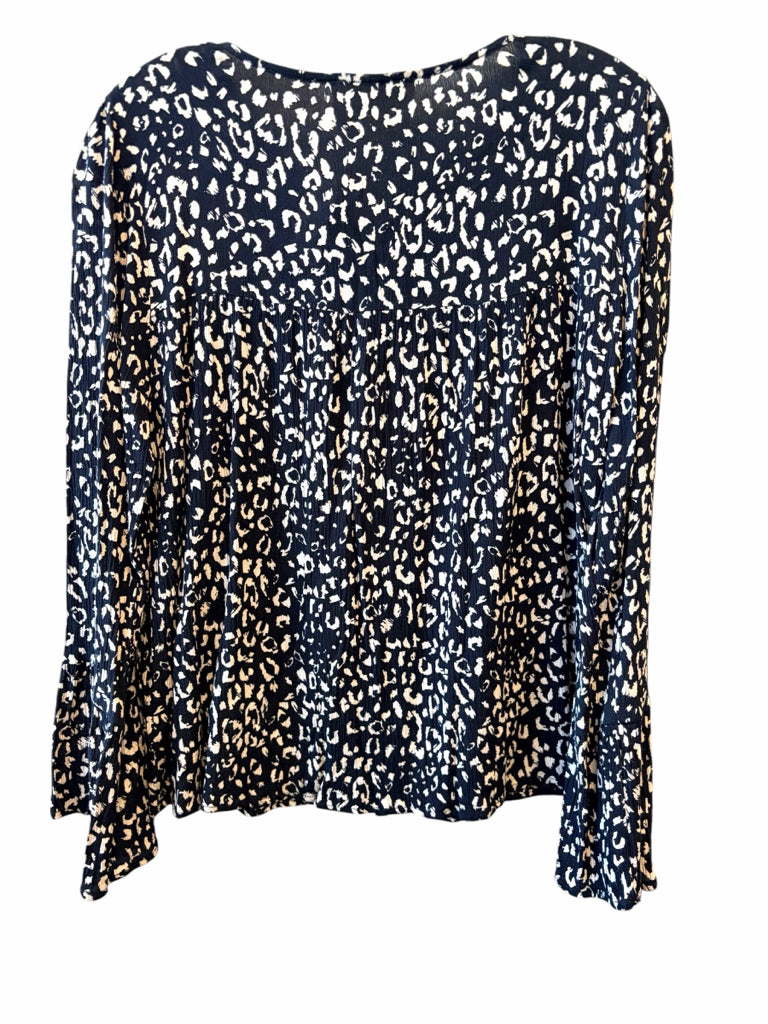 SAVANNA JANE Size medium TOP W