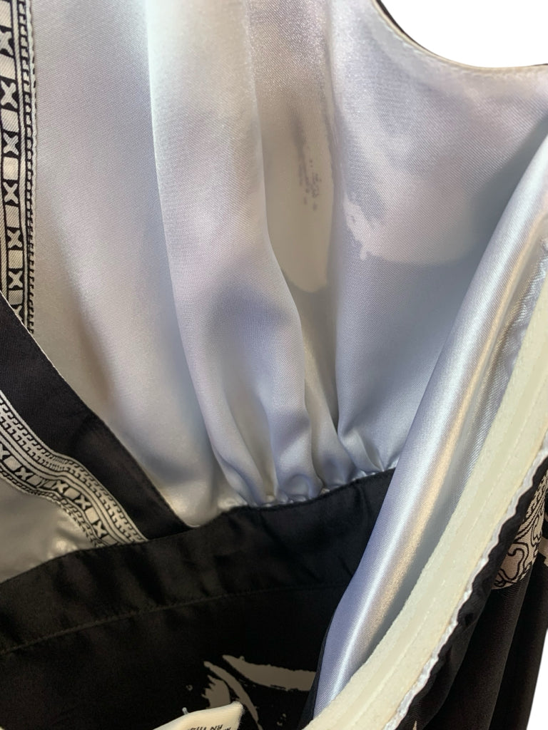 WHITE HOUSE BLACK MARKET  medium HALTER TOP