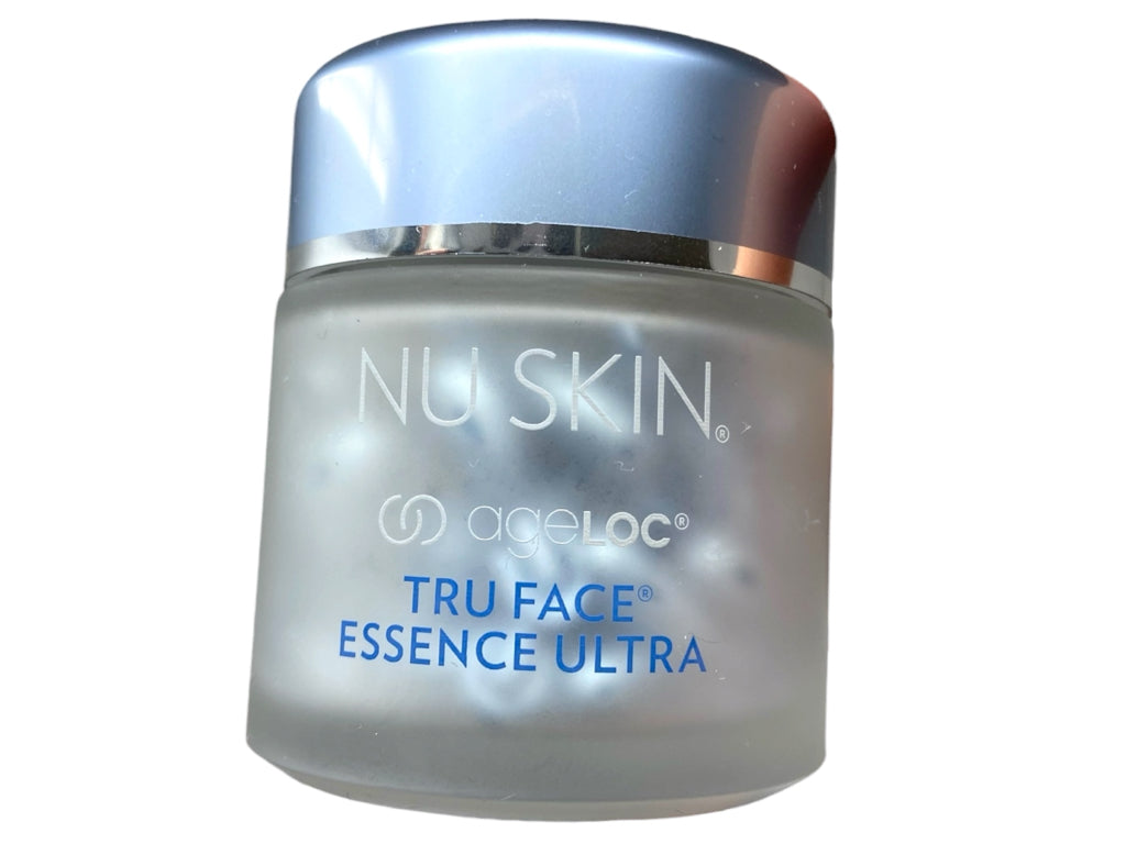 NU SKIN Size NEW! MAKE UP