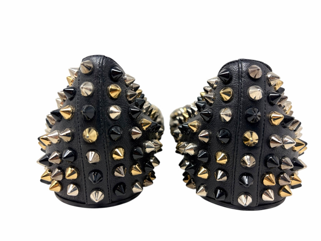 LOUBOUTIN Size 8 FLAT W