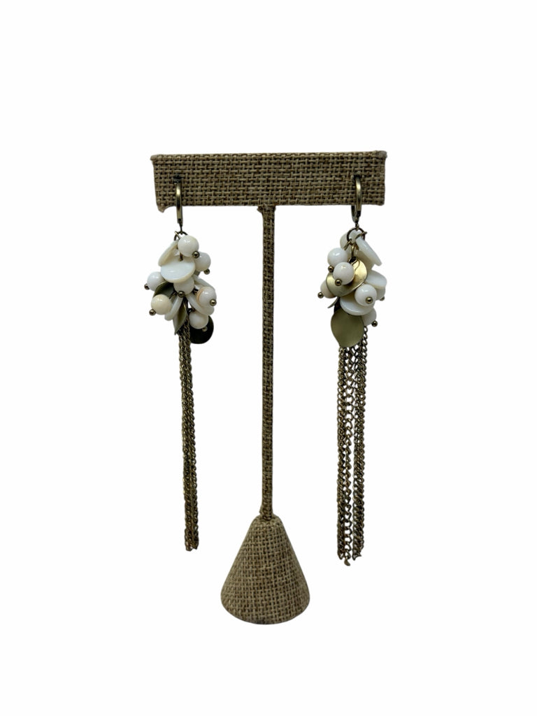 Size PIERCED EARRINGS