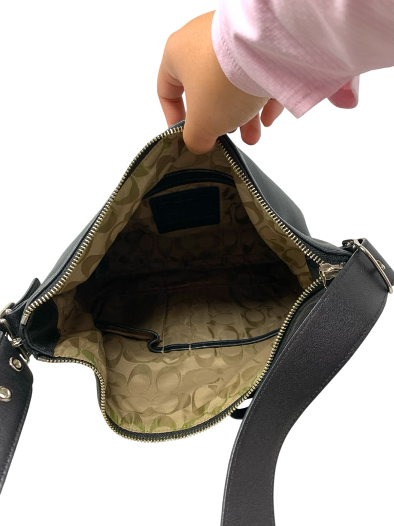 COACH Size medium PURSE W