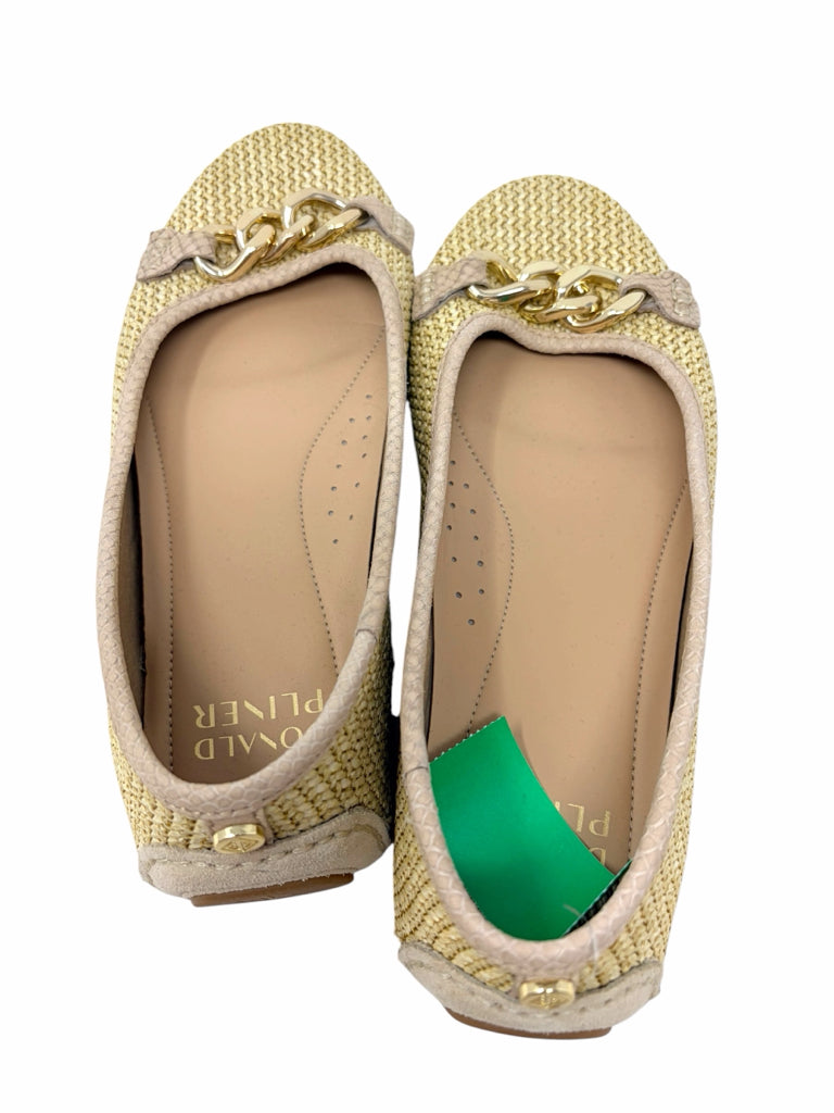DONALD J PLINER Size 9 FLAT W