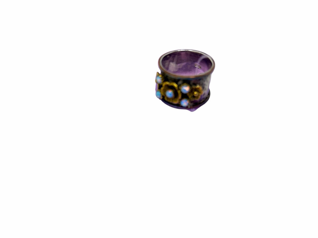 Size 9 RING