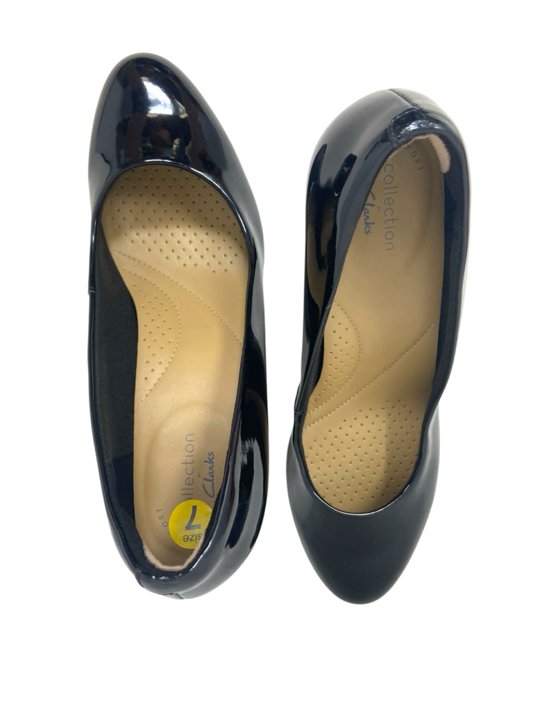 CLARKS Size 7 HEEL W