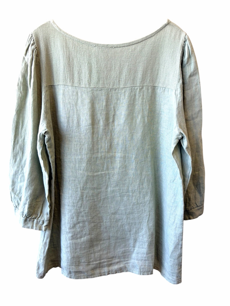BELLAMBIA Size large TOP  W