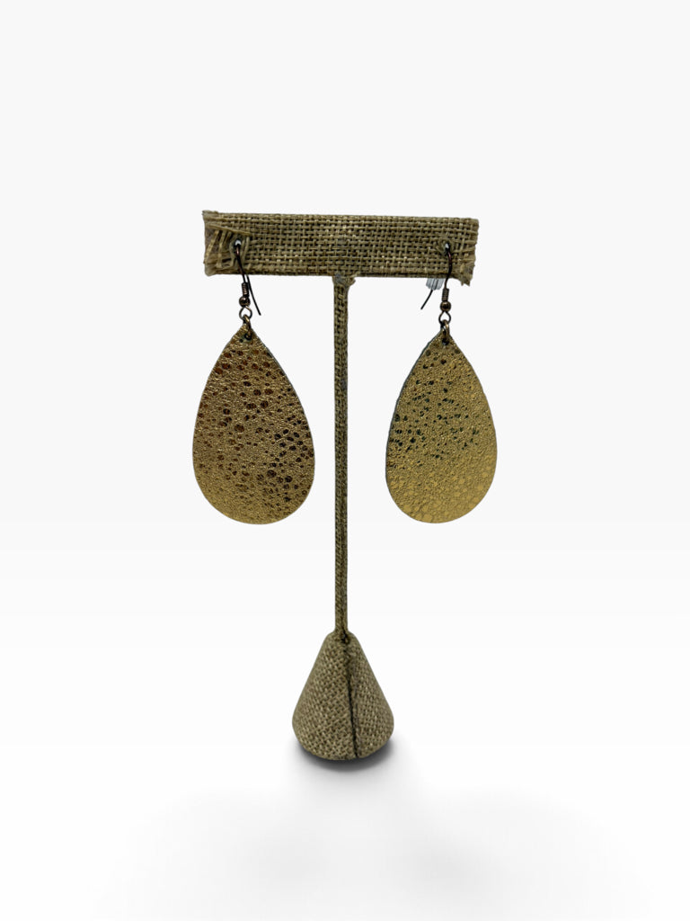 Size PIERCED EARRINGS