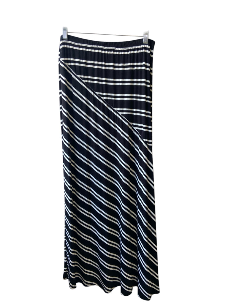 DOUBLE TAKE Size medium SKIRT W