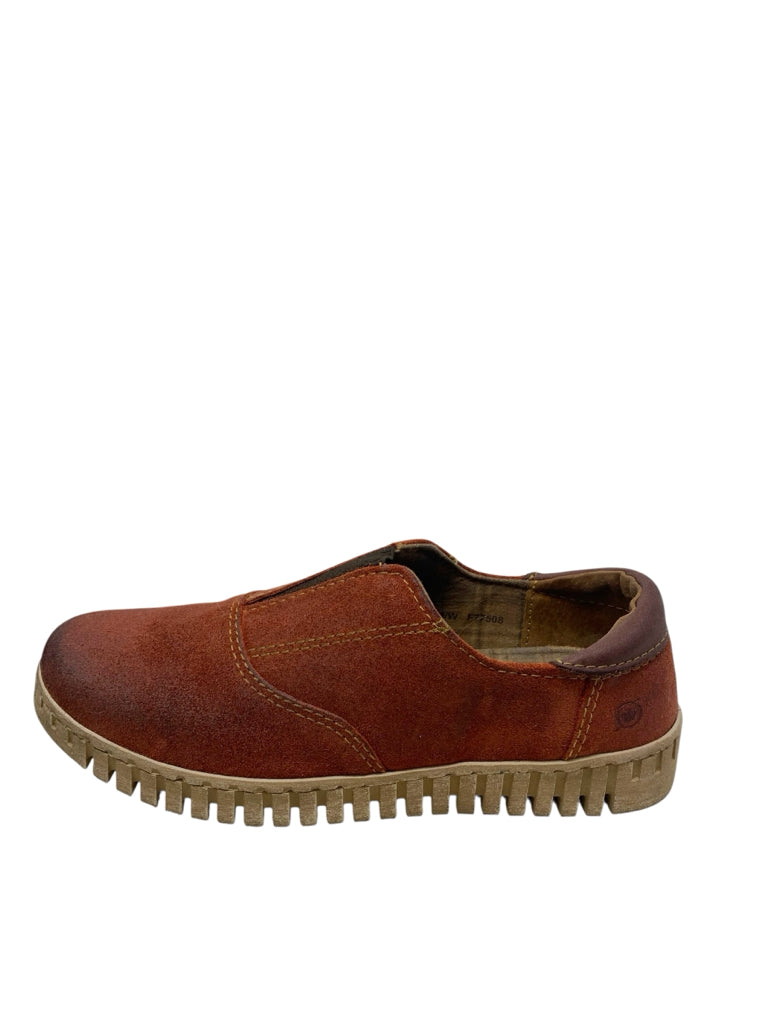 BORN  8 LOAFER W