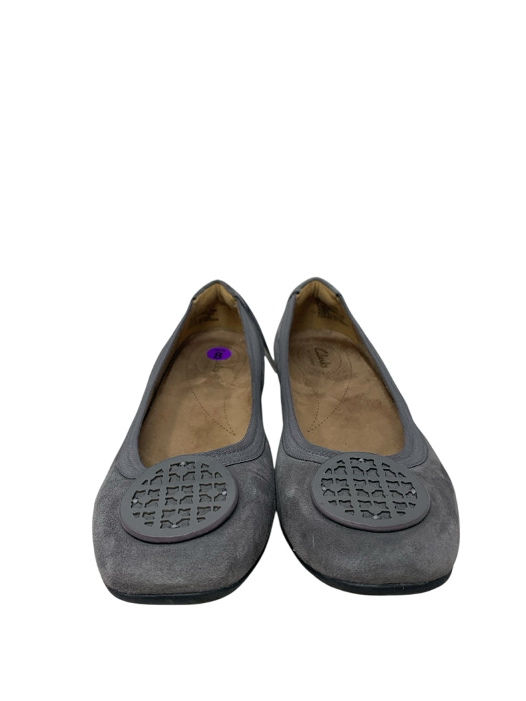 CLARKS Size 8 FLAT W