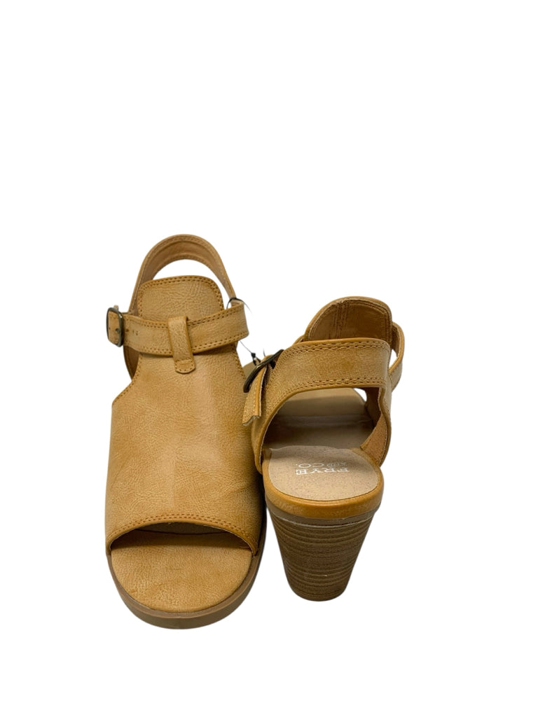 FRYE  9.5 HEEL W