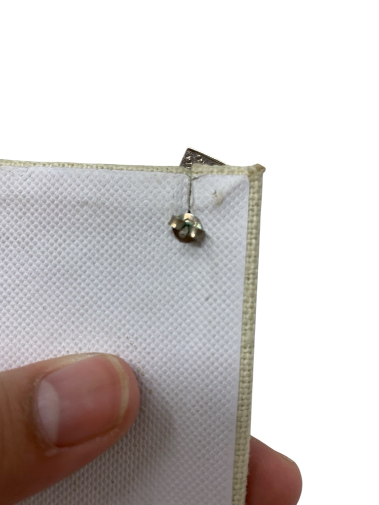 Size PIERCED EARRINGS