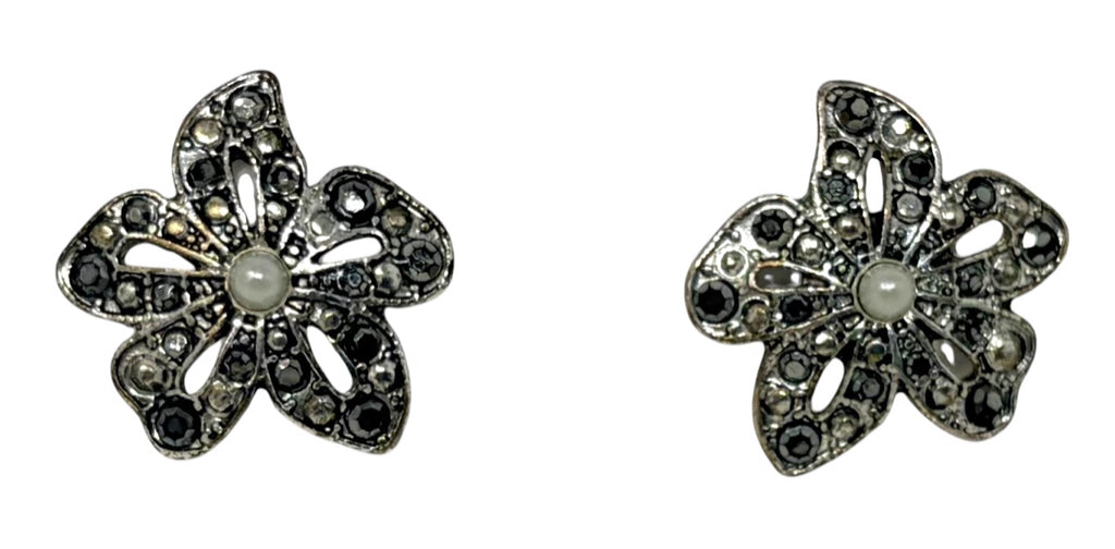 Size PIERCED EARRINGS