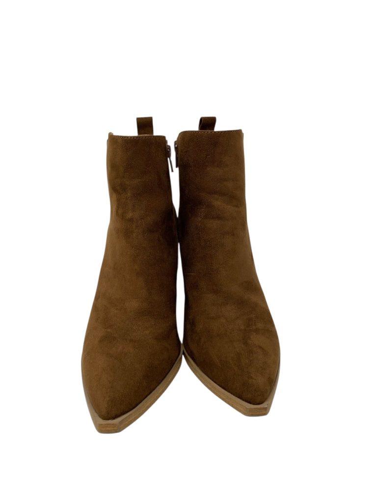 UNIVERSAL THREADS  9 BOOT W