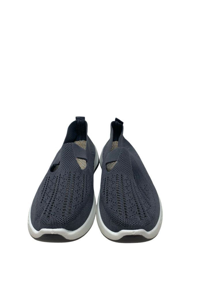 10 SHOES W