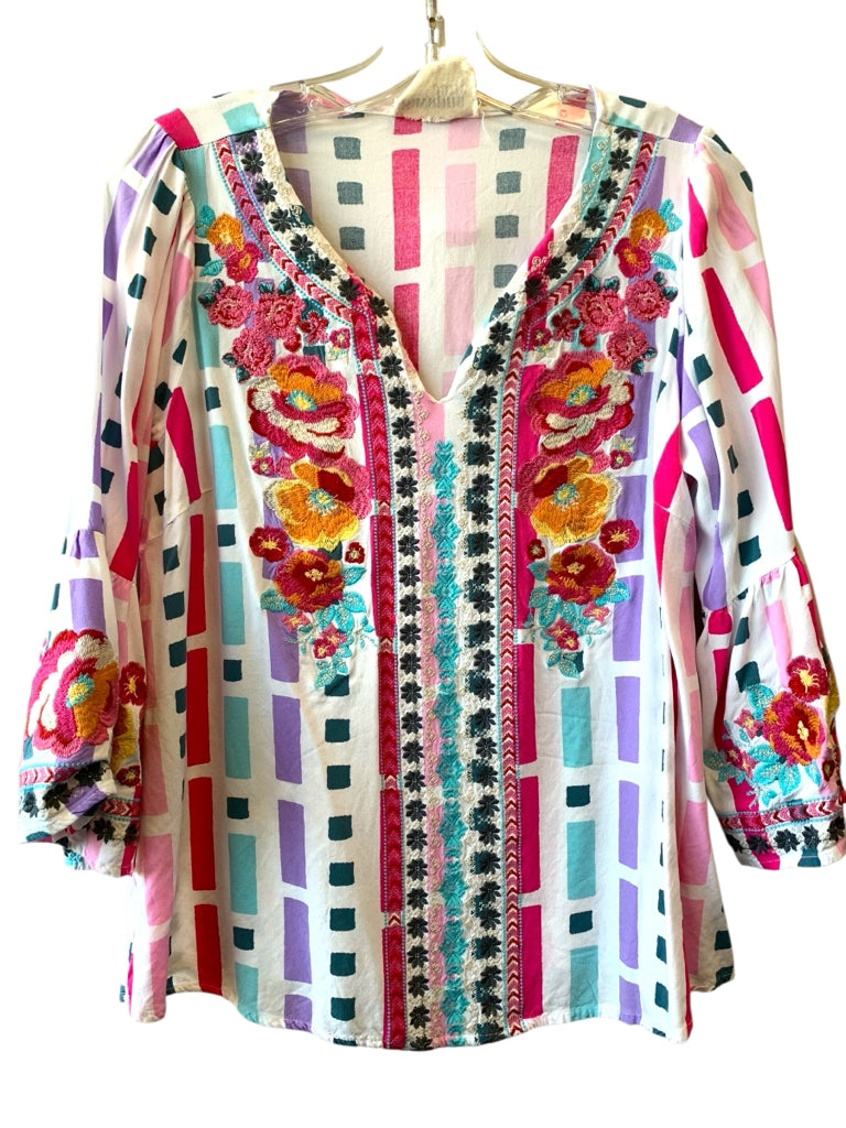 SAVANNA JANE  large TOP  W