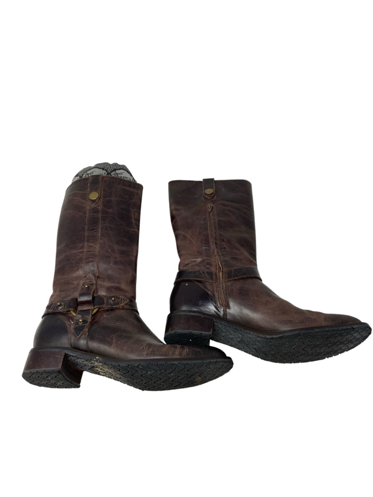CHARLIE 1 HORSE Size 7 BOOT W