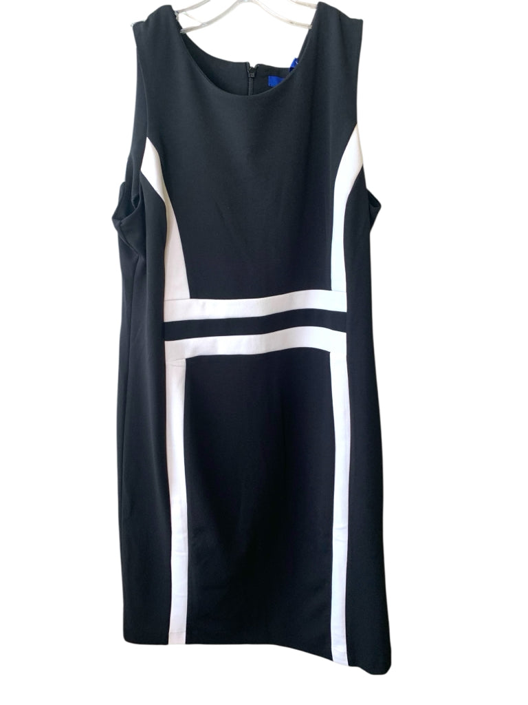 APT 9  medium DRESS W
