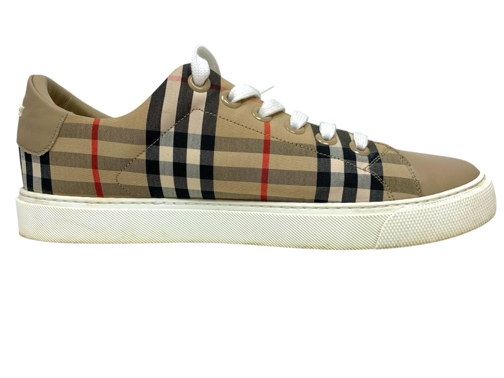 BURBERRY  9.5 SNEAKERS W