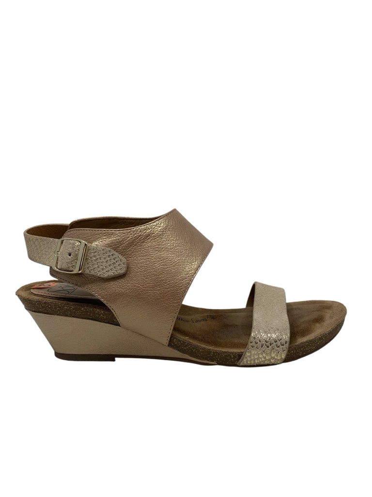 SOFFT  8.5 WEDGE W