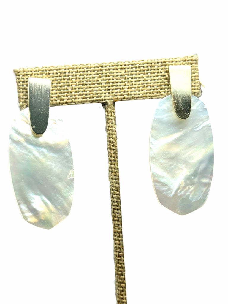 KENDRA SCOTT Size PIERCED EARRINGS