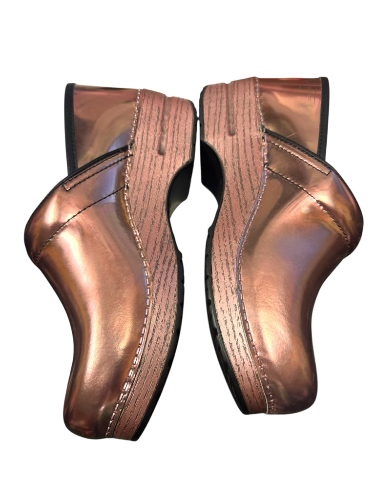 DANSKO Size 9 MULE W