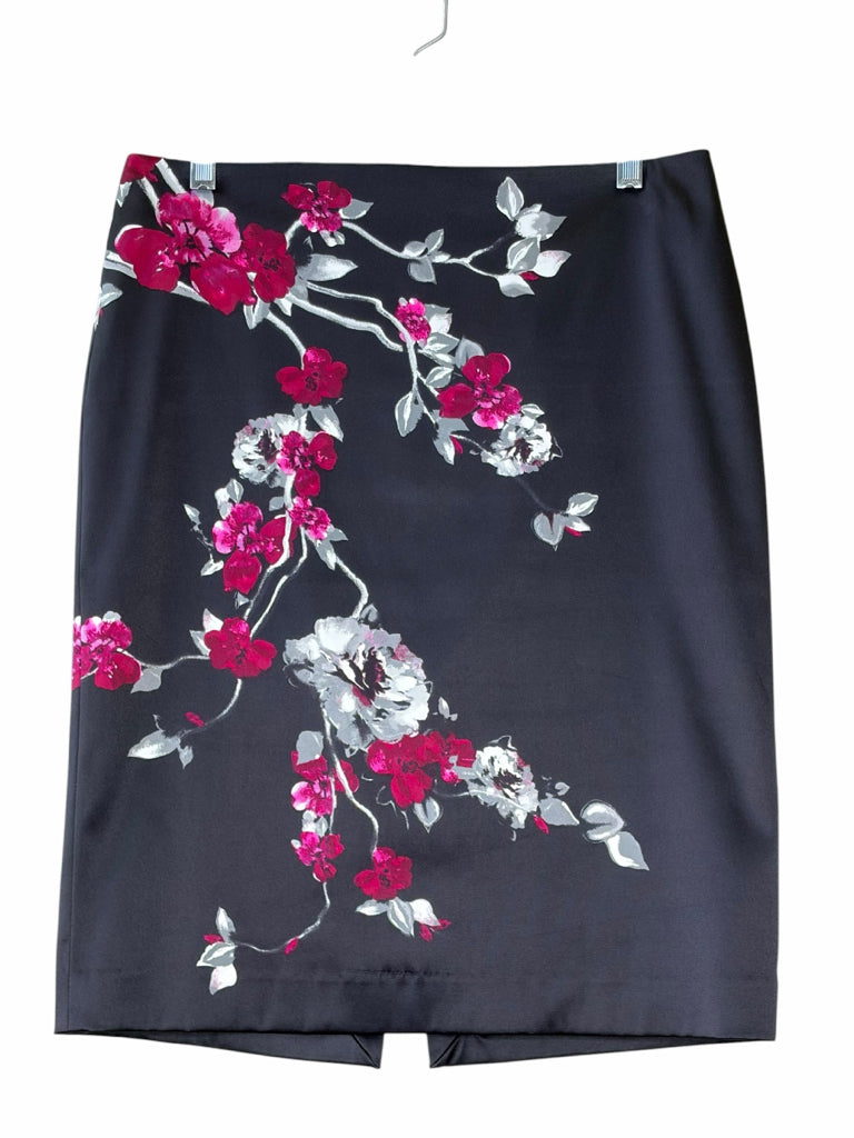 WHITE HOUSE BLACK MARKET Size 6 SKIRT W