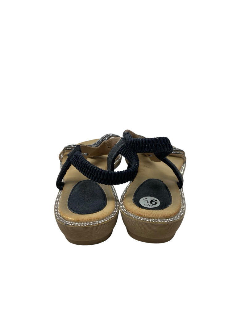 Size 9.5 SANDALS W