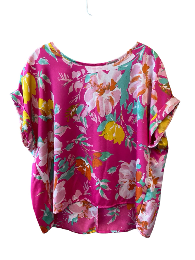 SHE & SKY Size small TOP W