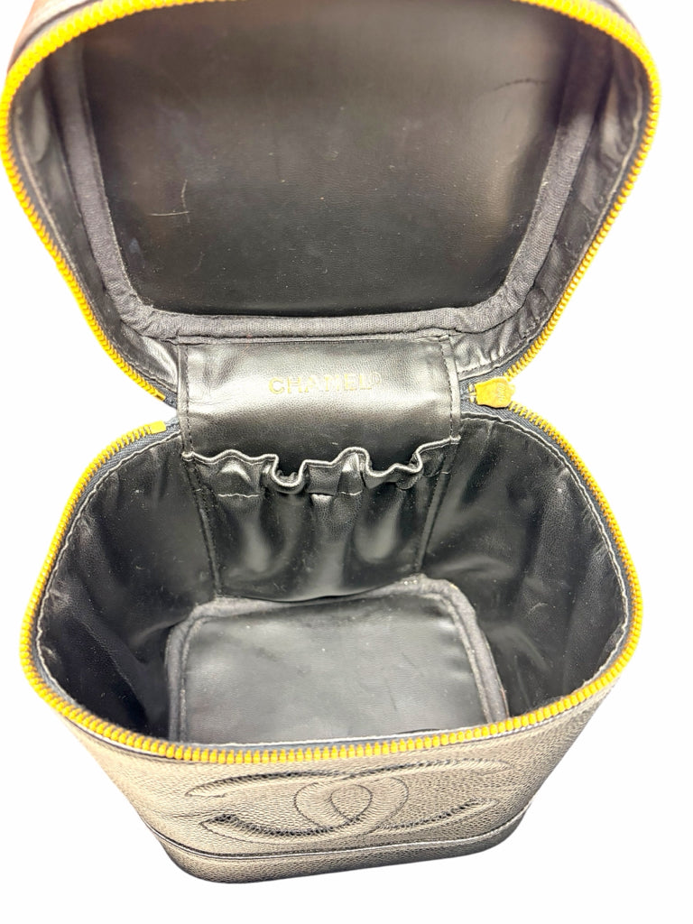 CHANEL Size s/M HAND BAG
