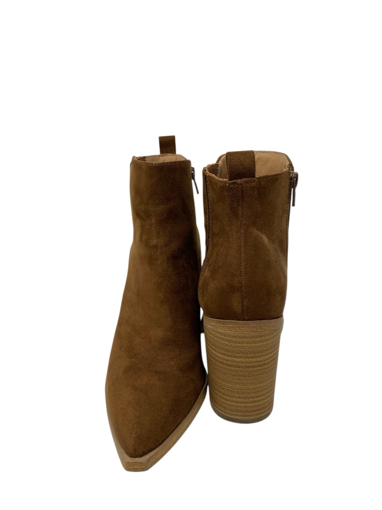 UNIVERSAL THREADS  9 BOOT W